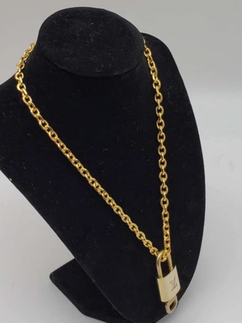 Gold-Plated Necklace with Authentic Louis Vuitton Padlock - Picture 8 of 9